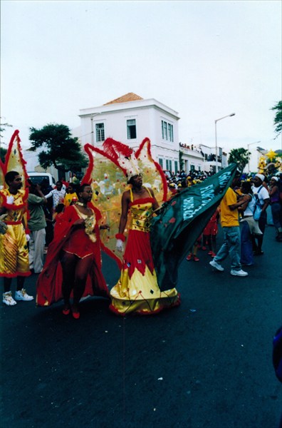 Февр 2004-карнавал в Минделу- Кабо-верде